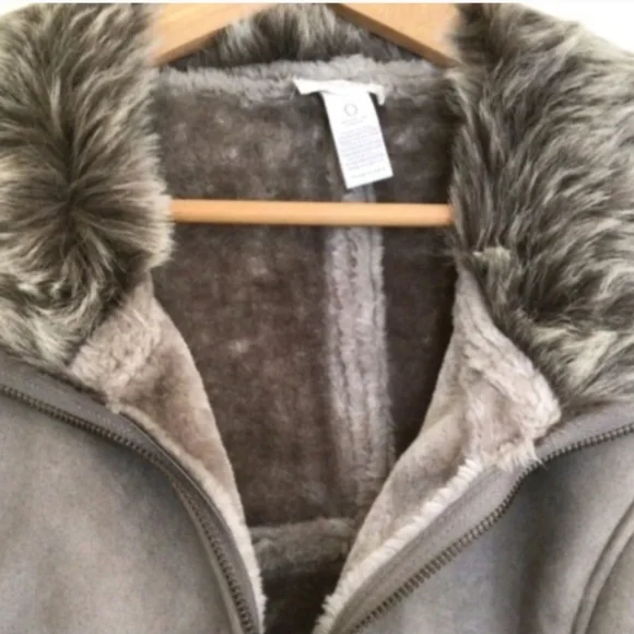 Chico's Elegant Beige Faux Fur & Suede Womens Coat SIZE 2 - Picture 2 of 8